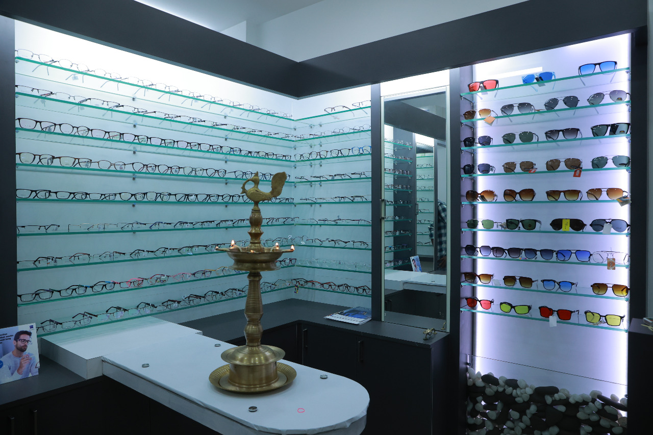 MIZHI OPTICALS AND CONTACT LENS CLINIC KARIKAMKULAM